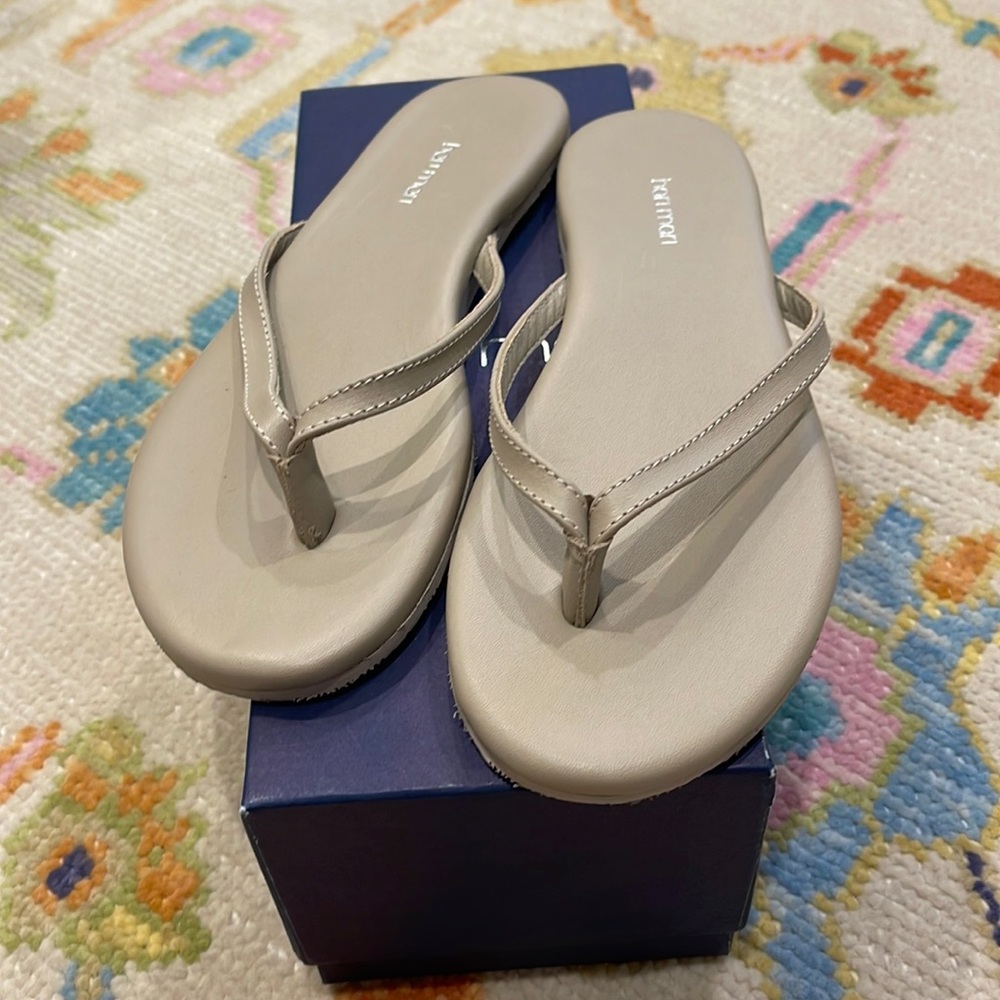 Hari Mari flip flops